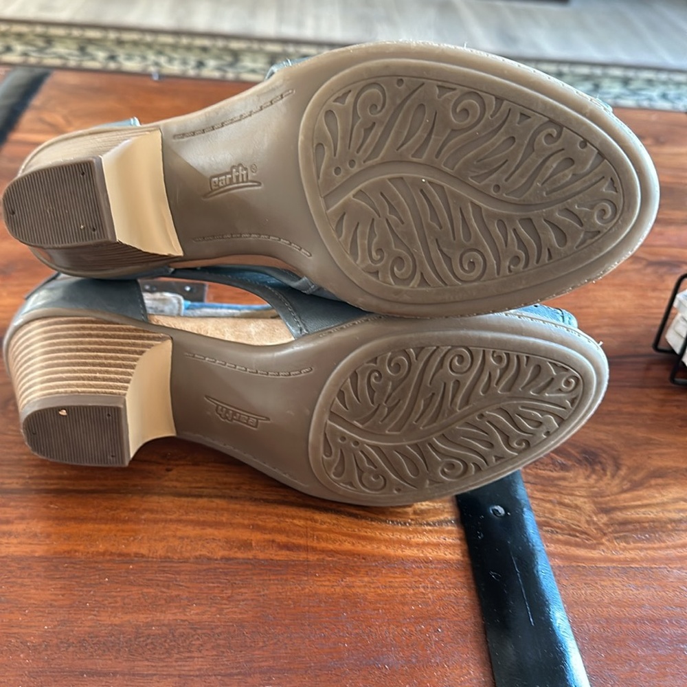 EARTH Sandals 👡 - Picture 7 of 9